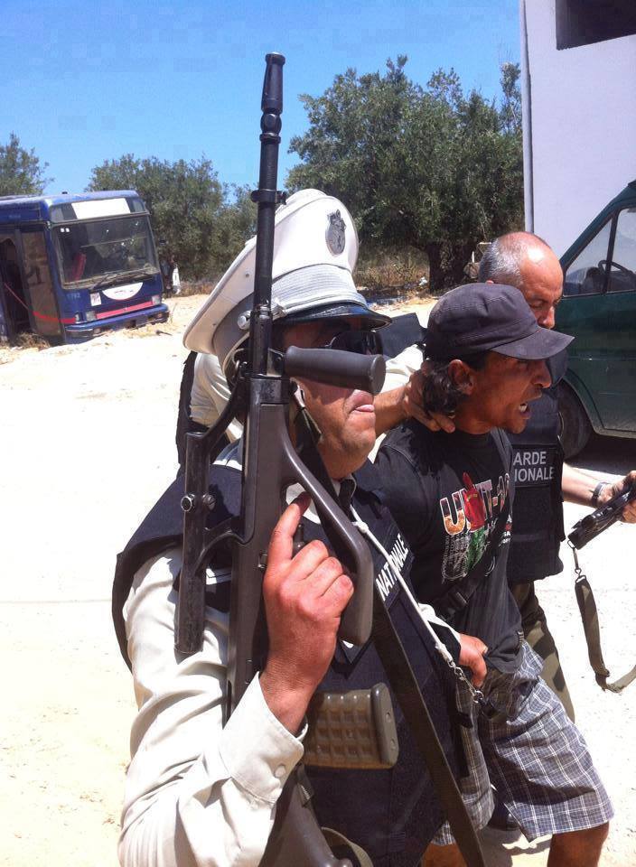 Один из террористов парикмахер. Полиция Туниса. Полицейские в Тунисе. Террорист в Тунисе расстреляли туристов. Полиция Туниса вооружение.